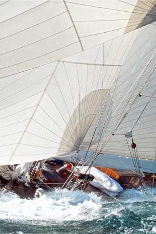 Photo Astra and Candida racing at the Nioulargue regatta par Philip Plisson