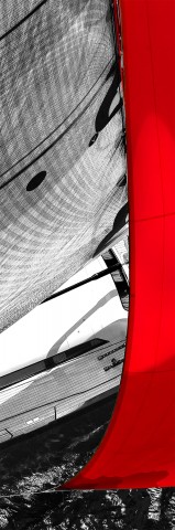 Photo Voilier en régate sous spi rouge par Guillaume Plisson