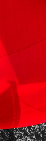 Photo Voilier en régate sous spi rouge par Guillaume Plisson