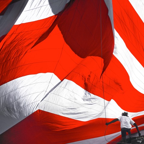 Photo Manoeuvre sous spi par Philip Plisson