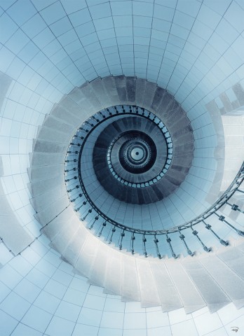 Photo L'escalier du phare de l'île Vierge par Philip Plisson
