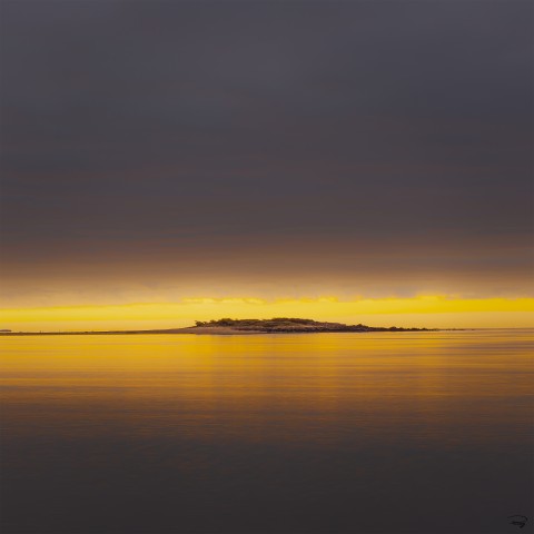 Photo Early morning at the Men Du beach par Philip Plisson