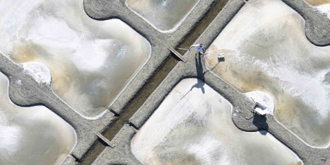 Photo Guérande salt marshes seen from the sky par Philip Plisson