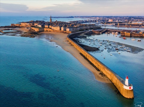 Photo Le Môle des Noires, prolongement de la ville fortifiée de Saint-Malo par Philip Plisson