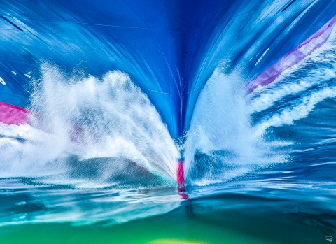 Photo Une étrave fend la mer par Philip Plisson