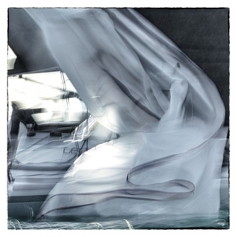 Photo Spi 2022 - Hauling down the spinnaker par Philip Plisson