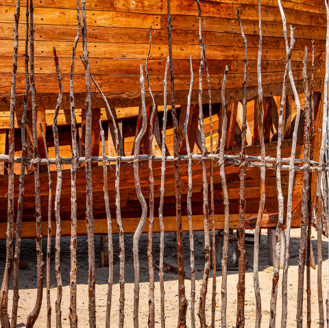 Photo Boat being built on the beach in Madagascar par Philip Plisson