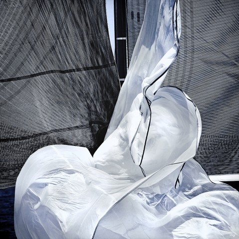 Photo Lowering the sails par Philip Plisson