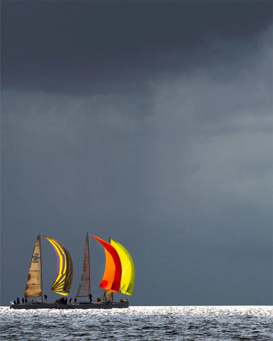 Photo Ciel de grain sur les régates du Spi Ouest France par Philip Plisson
