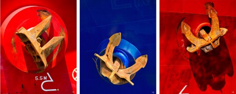 Photo Ecubiers en rouge et en bleu par Philip Plisson