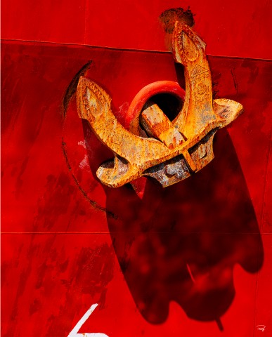 Photo Ecubiers en rouge et en bleu par Philip Plisson