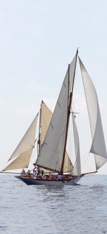 Photo Classic yacht Crossing par Philip Plisson