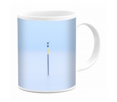 Photo Mug - En pause sur la balise jaune par Philip Plisson