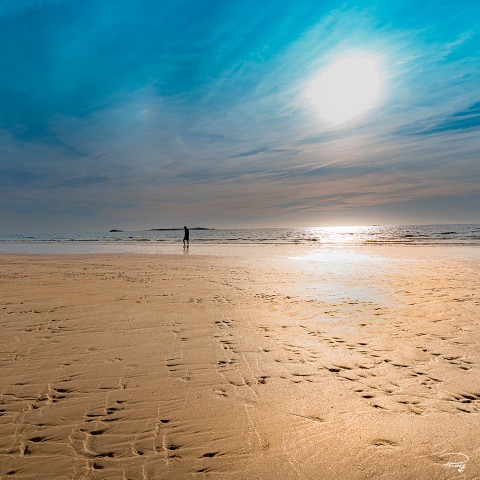 Photo Balade sur la plage entre ciel et océan par Philip Plisson