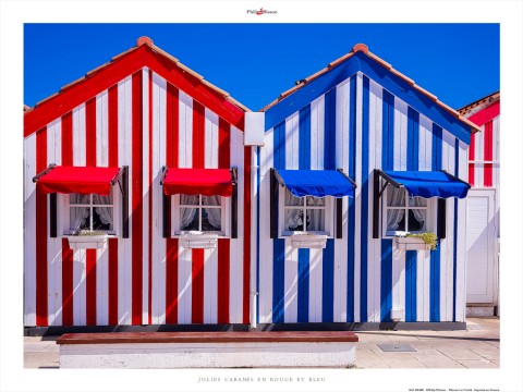 Photo Pretty cabins in red and blue par Philip Plisson