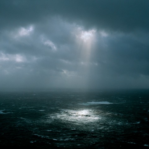 Photo Rayon de lumière divine sur la mer par Philip Plisson
