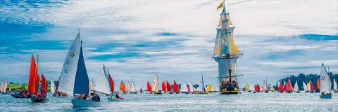 Photo Semaine du Golfe 2025, face à la Grande Parade par Philip Plisson