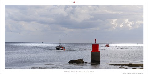 Photo Retour de pêche en pays Bigouden par Philip Plisson