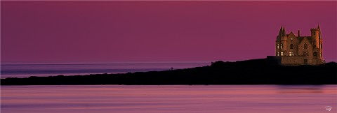 Photo Turpault castle, Quiberon, 22h30 at night par Philip Plisson