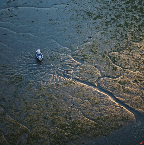 Photo Swing circles on the Letty river, Bénodet par Philip Plisson