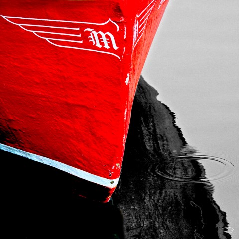 Photo Red and white bow par Philip Plisson